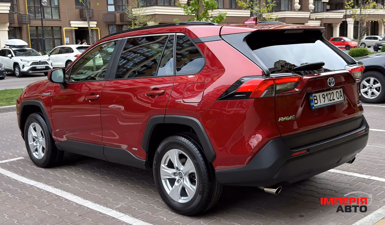 Toyota RAV4 - фото 4