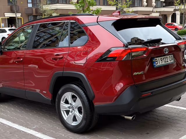 Toyota RAV4 - фото 4