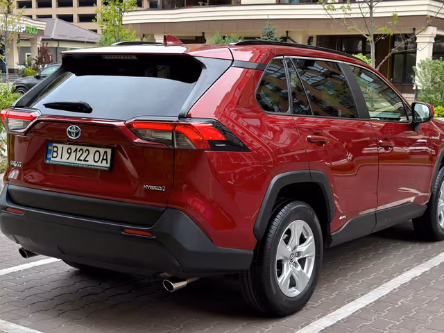 Toyota RAV4 - фото 3