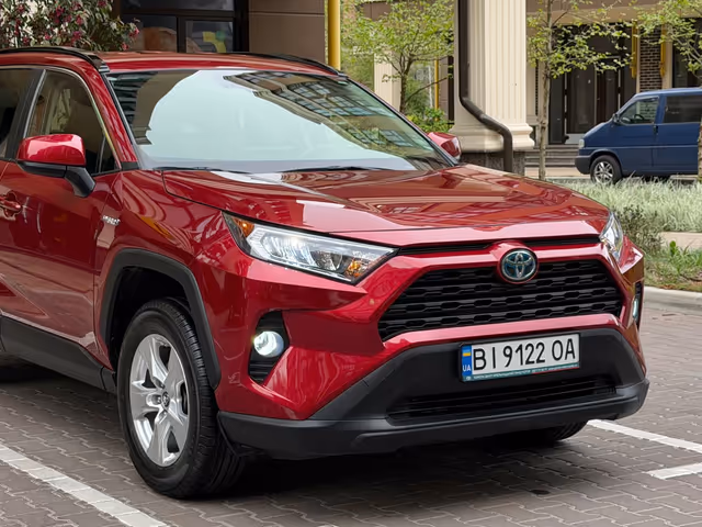 Toyota RAV4 - фото 2