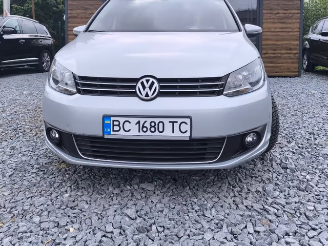 Volkswagen Touran - фото 1