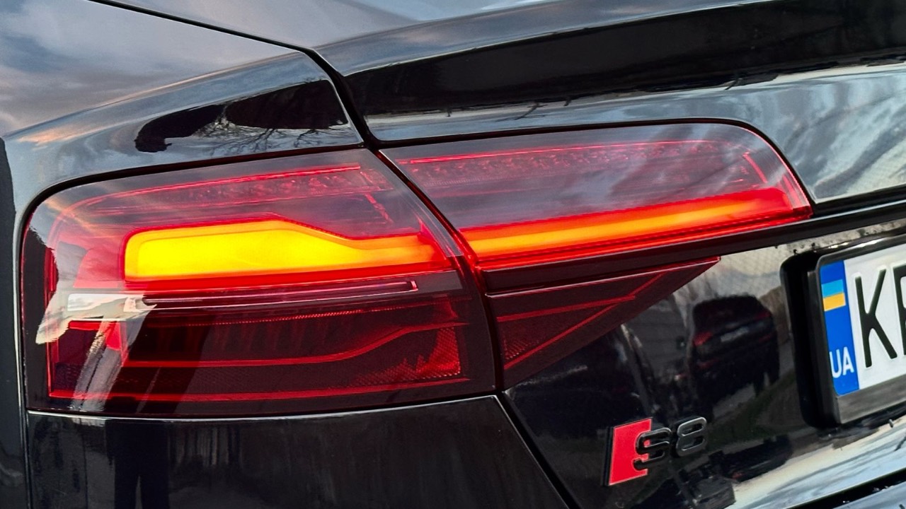 Audi A8 - фото 16