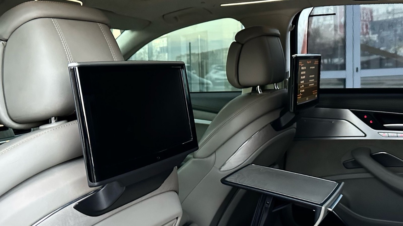 Audi A8 - фото 27