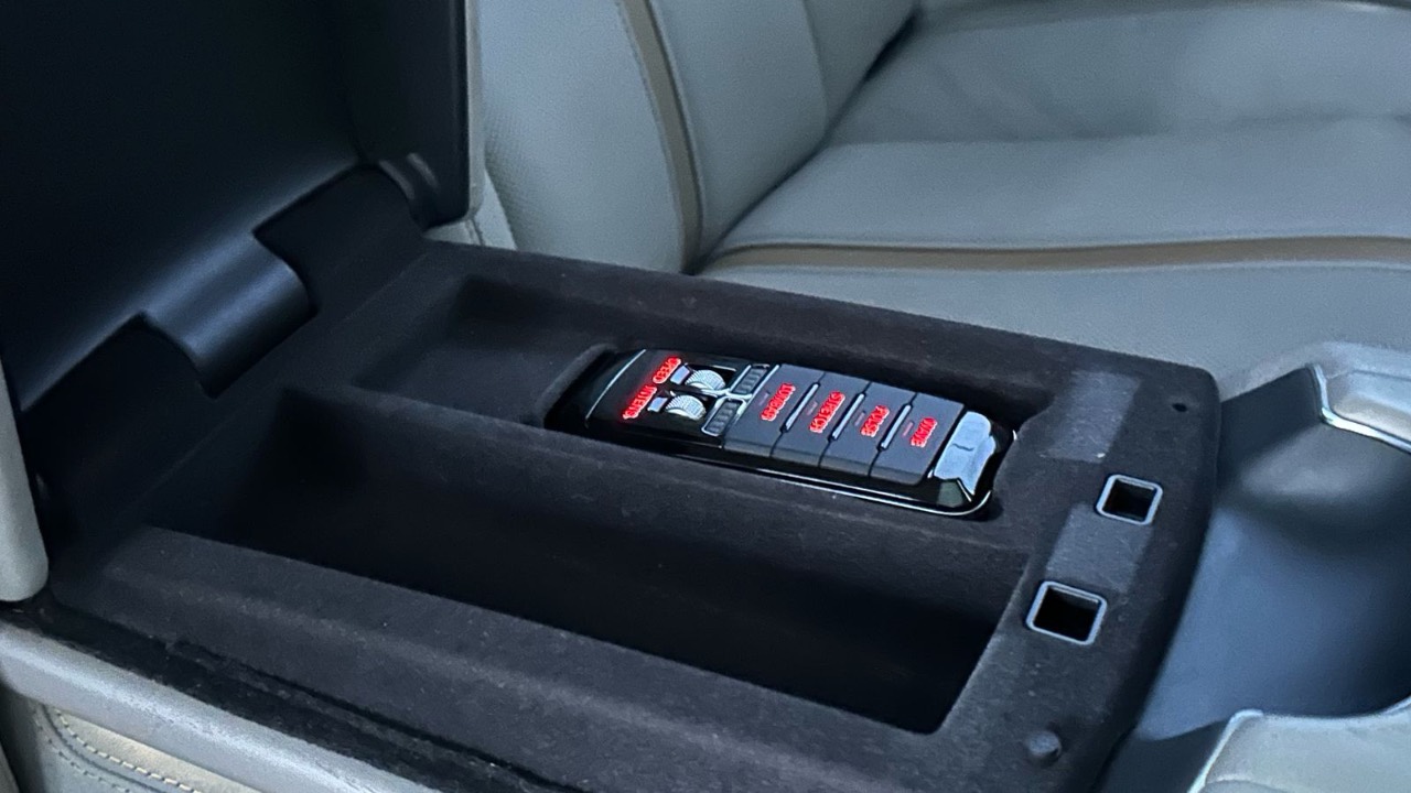 Audi A8 - фото 35