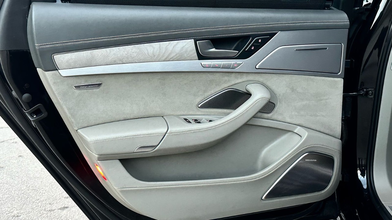 Audi A8 - фото 42