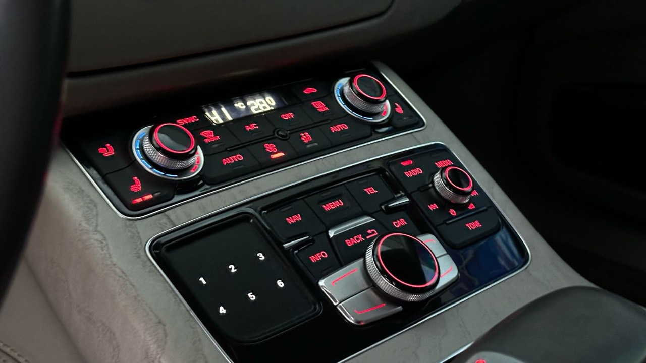 Audi A8 - фото 29