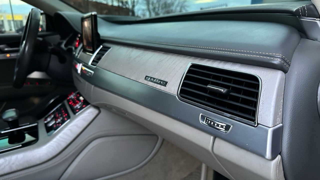 Audi A8 - фото 34