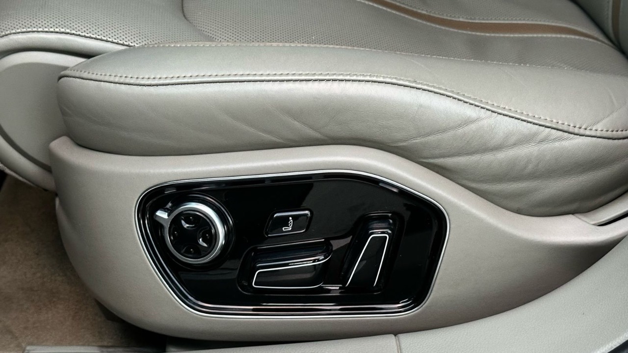 Audi A8 - фото 43