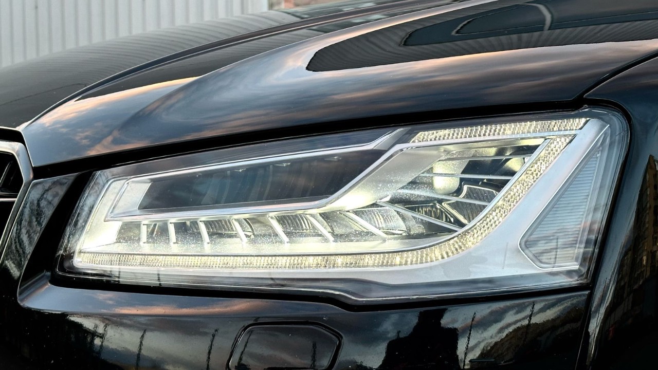 Audi A8 - фото 12