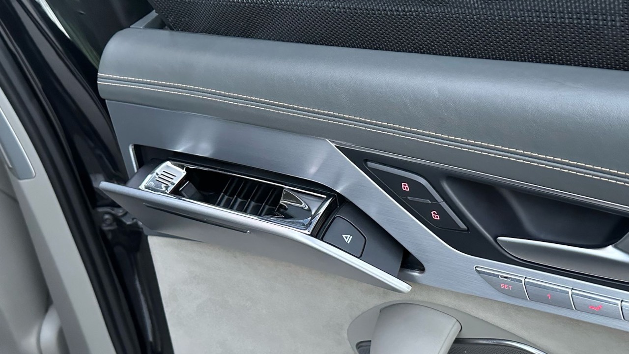 Audi A8 - фото 40