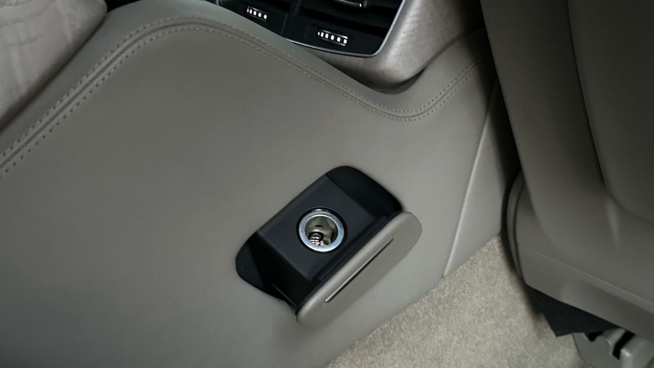 Audi A8 - фото 45