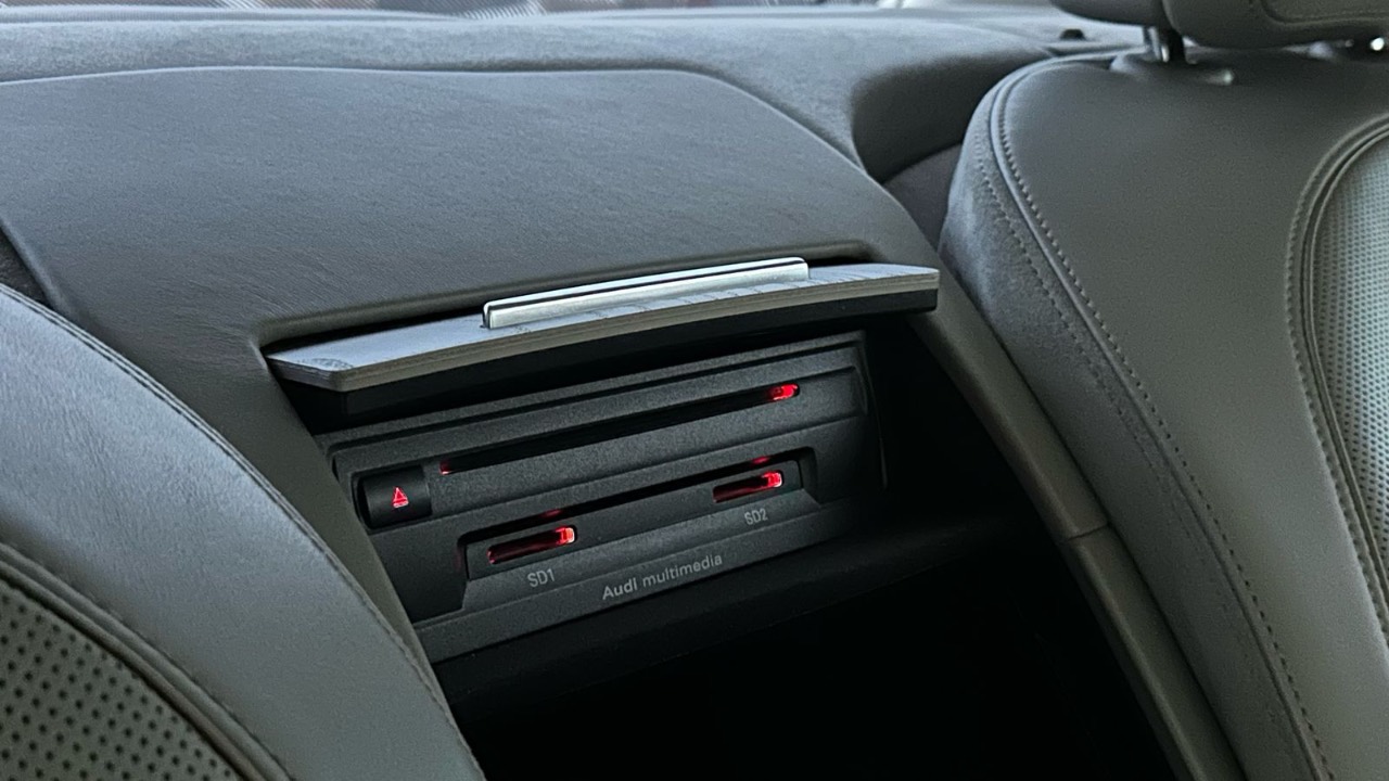 Audi A8 - фото 28