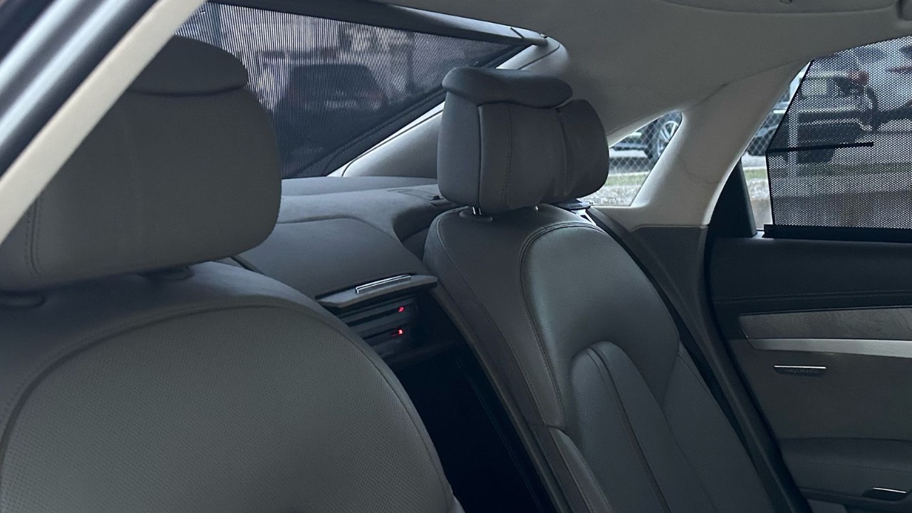 Audi A8 - фото 26