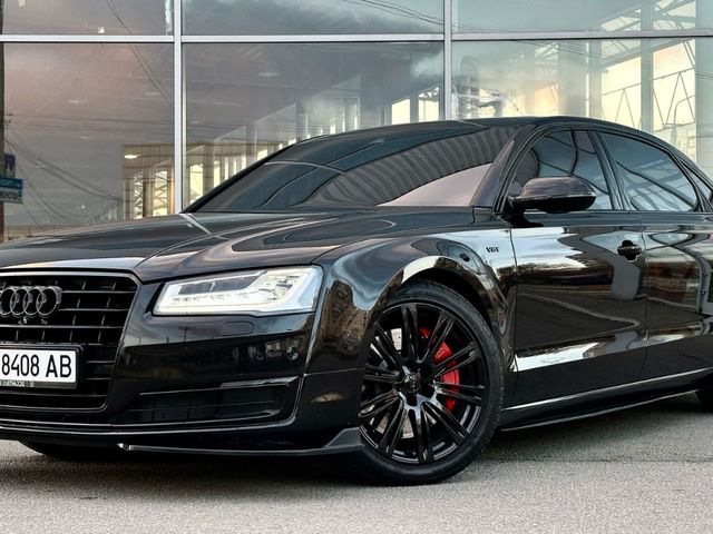 Audi A8 - фото 1