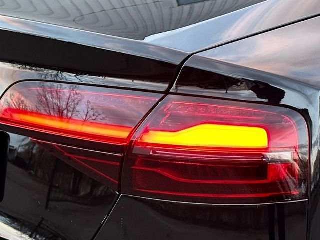 Audi A8 - фото 5