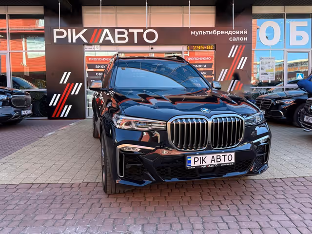 BMW X7 - фото 1