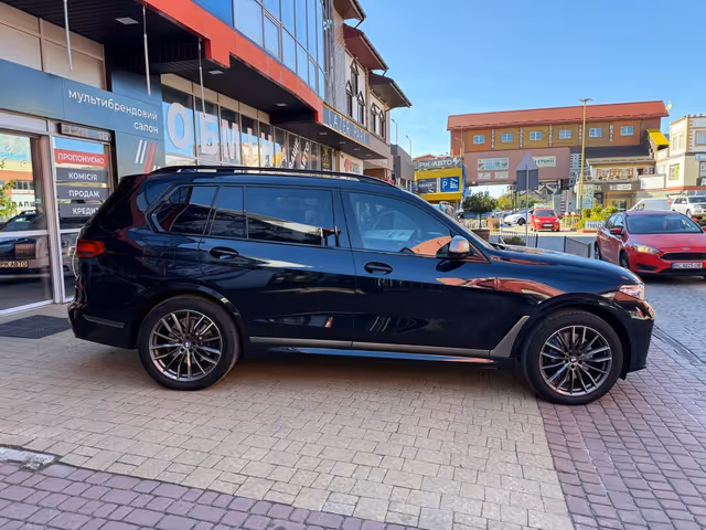 BMW X7 - фото 3