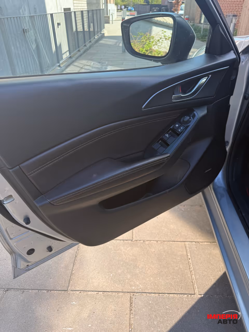 Mazda 3 - фото 4