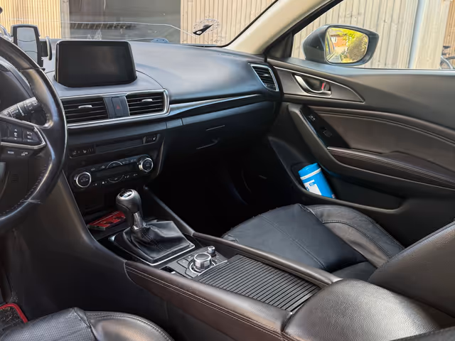 Mazda 3 - фото 3