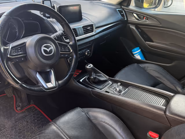 Mazda 3 - фото 2