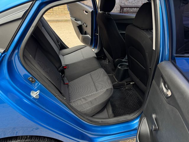 Hyundai Accent - фото 4