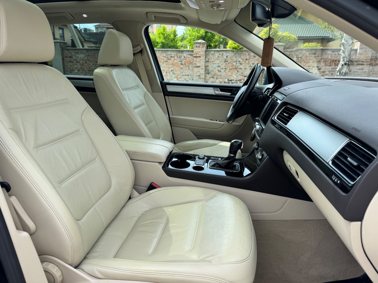 Volkswagen Touareg - фото 11