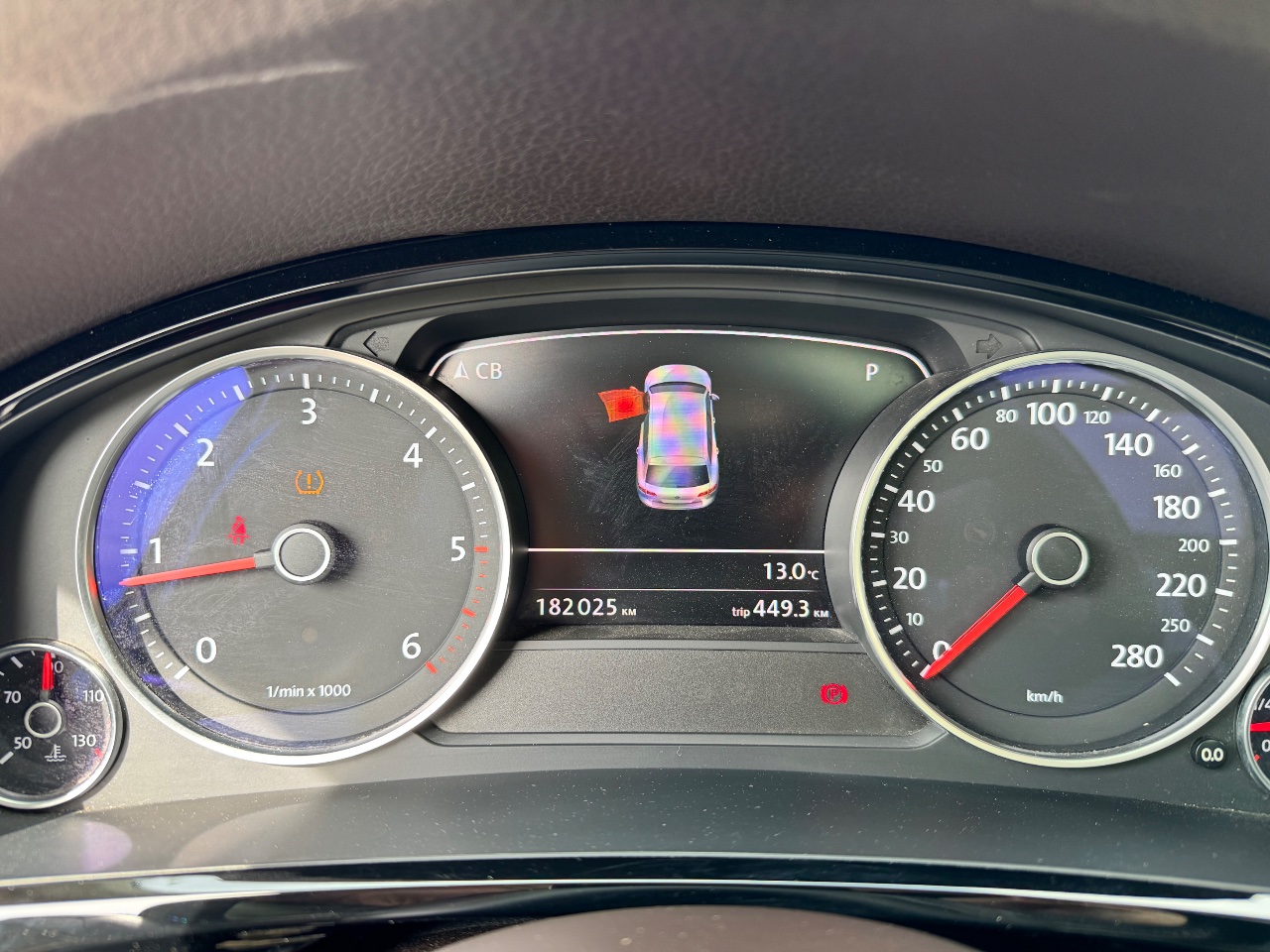 Volkswagen Touareg - фото 12