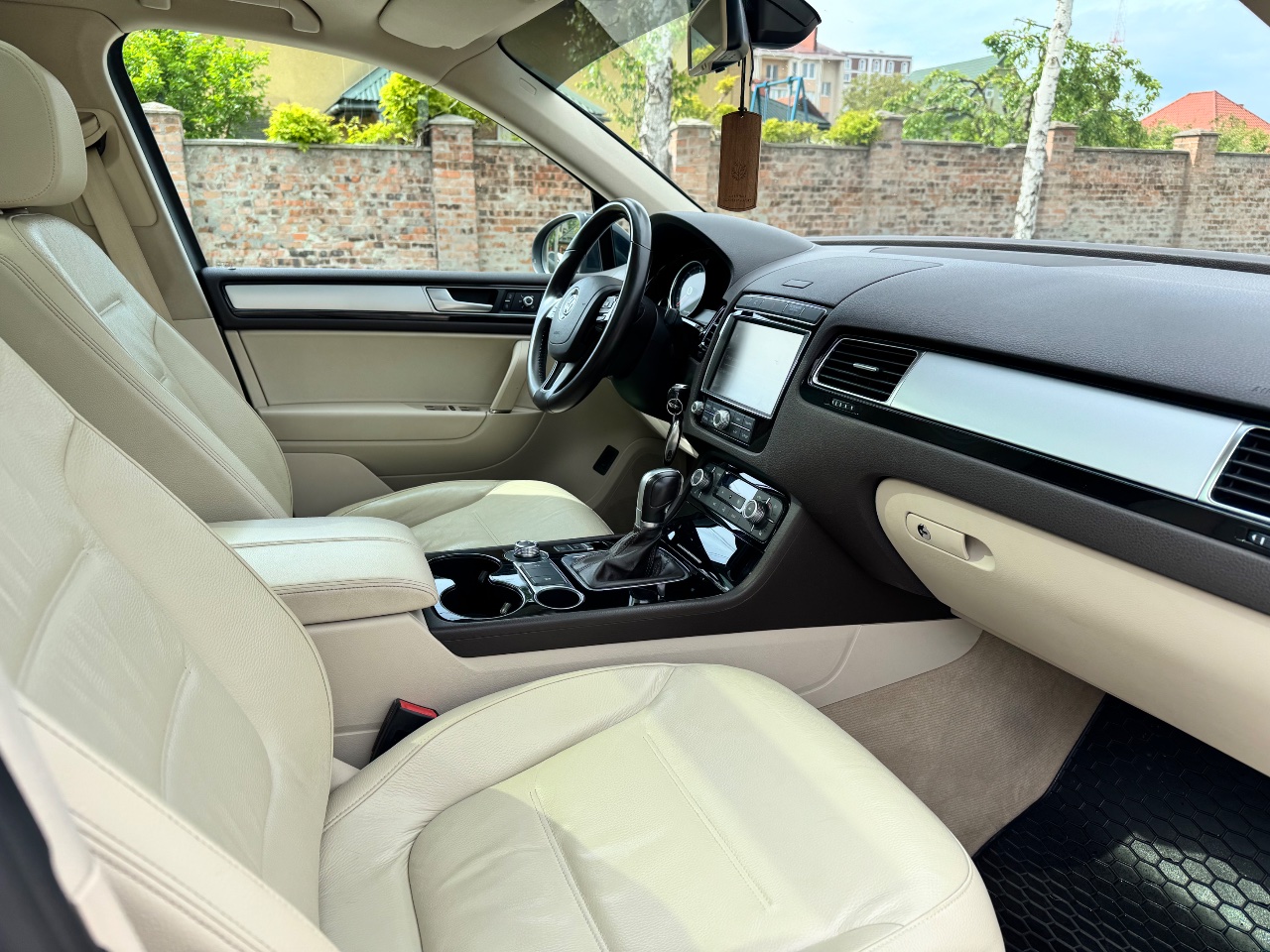 Volkswagen Touareg - фото 18