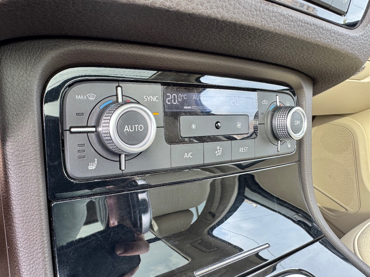 Volkswagen Touareg - фото 22