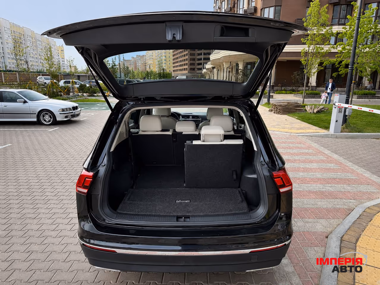 Volkswagen Tiguan - фото 12