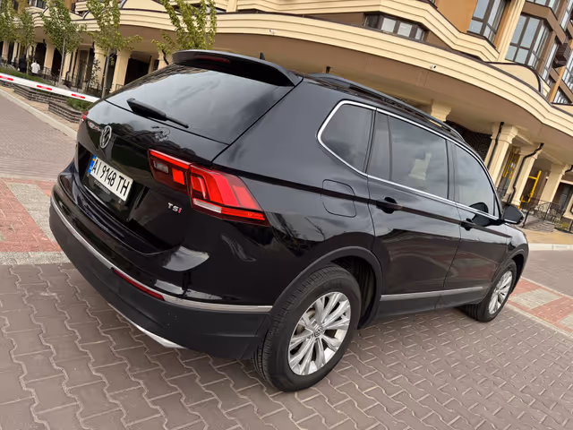 Volkswagen Tiguan - фото 3