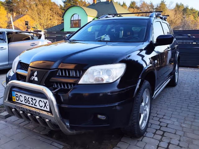 Mitsubishi Outlander - фото 1