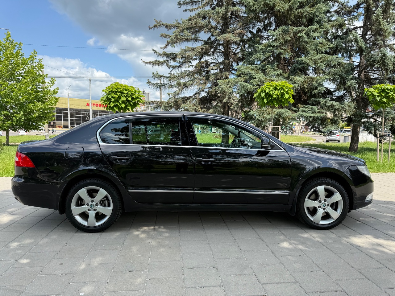 Skoda Superb - фото 11