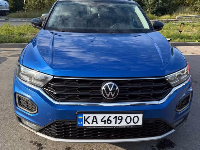 Volkswagen T-Roc - фото 1