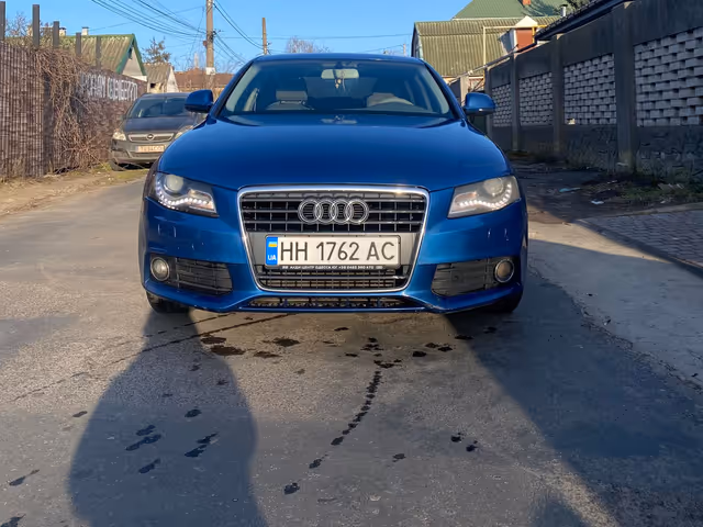 Audi A4 - фото 1
