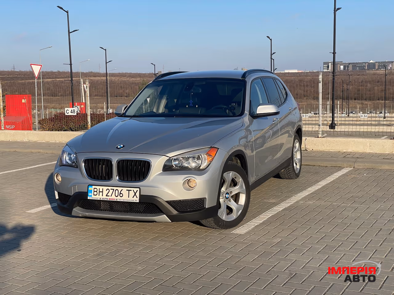 BMW X1 - фото 1