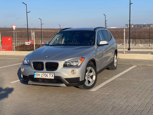 BMW X1 - фото 1
