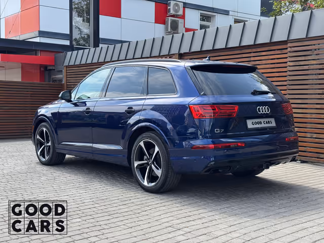 Audi Q7 - фото 5