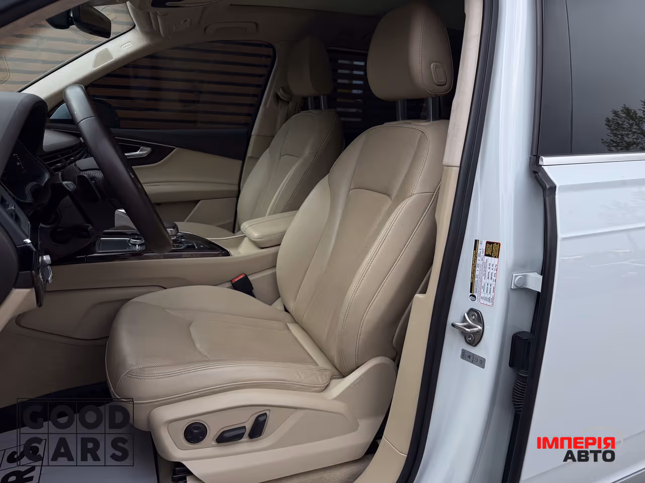 Audi Q7 - фото 24