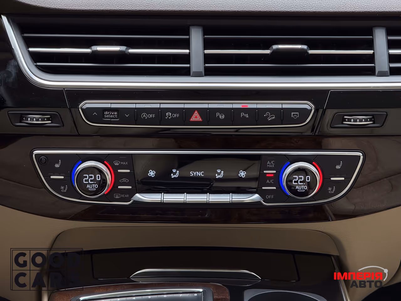 Audi Q7 - фото 37