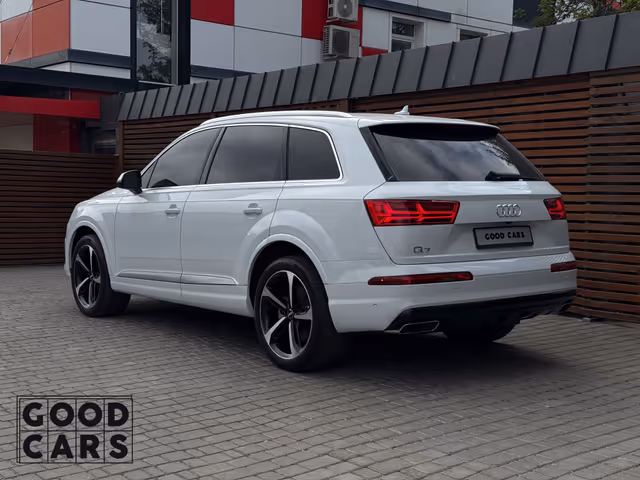 Audi Q7 - фото 5