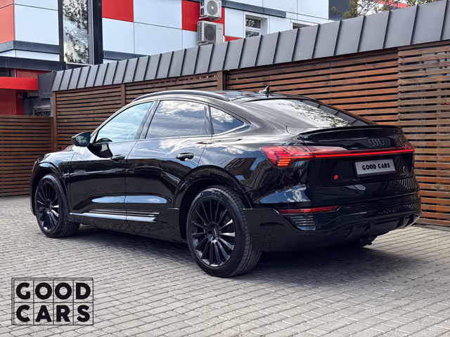 Audi Q8 e-tron - фото 5