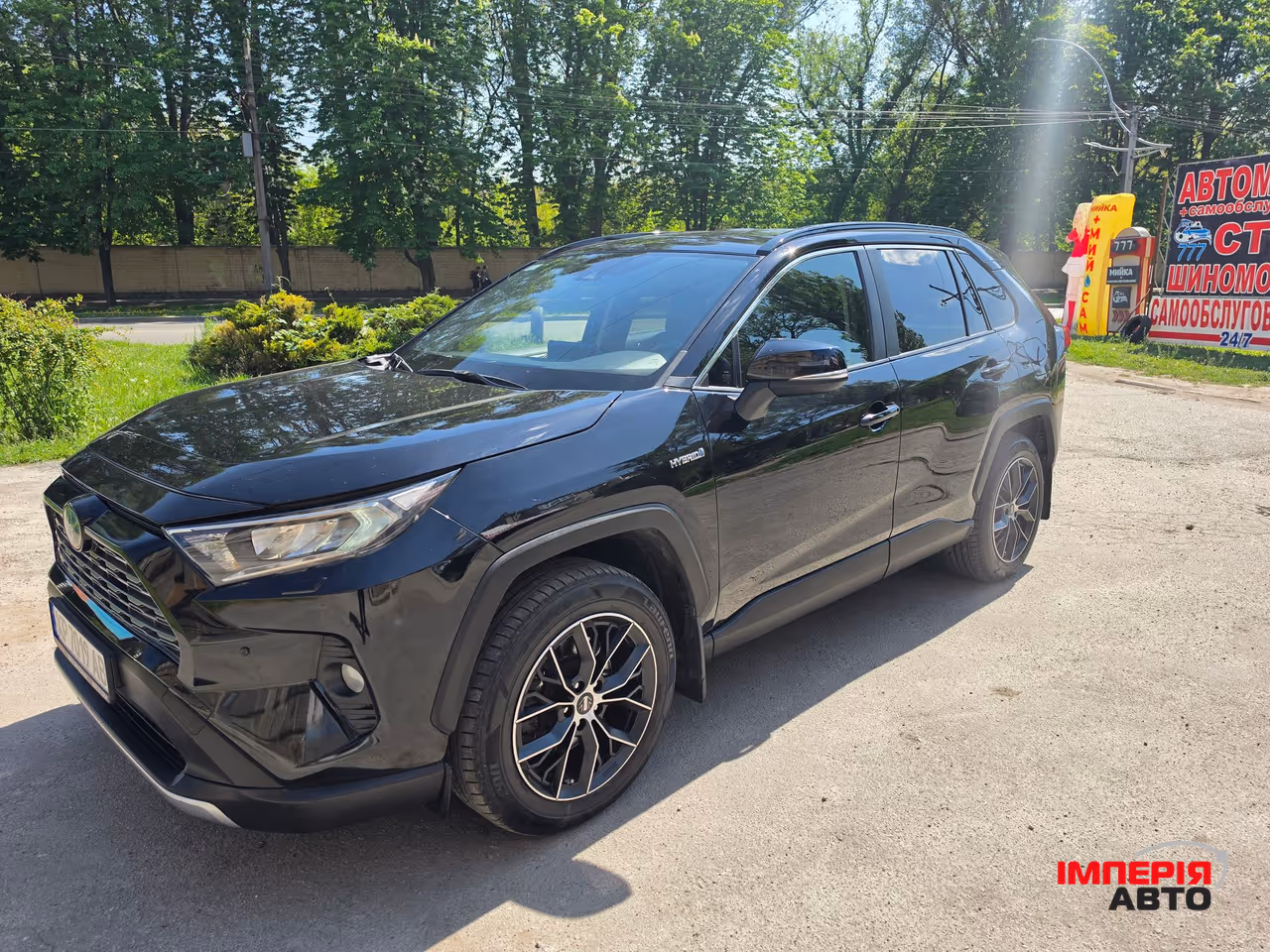 Toyota RAV4 - фото 1