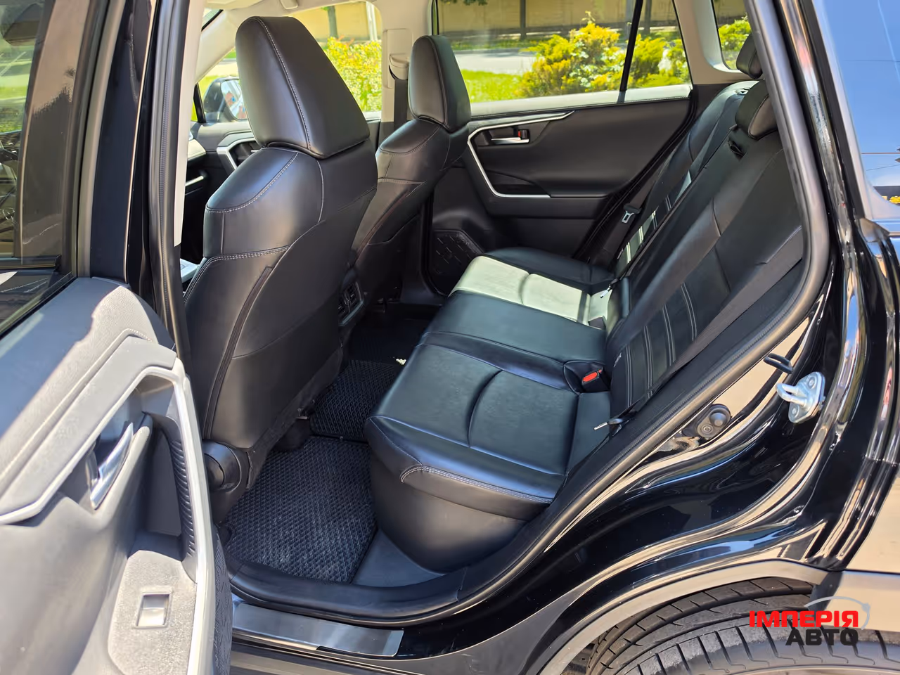 Toyota RAV4 - фото 12