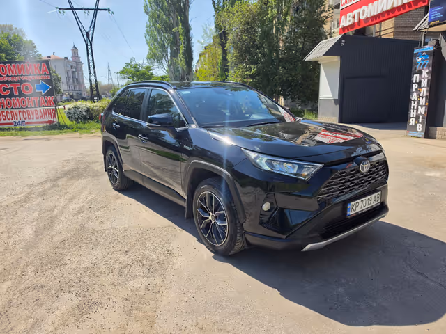 Toyota RAV4 - фото 4