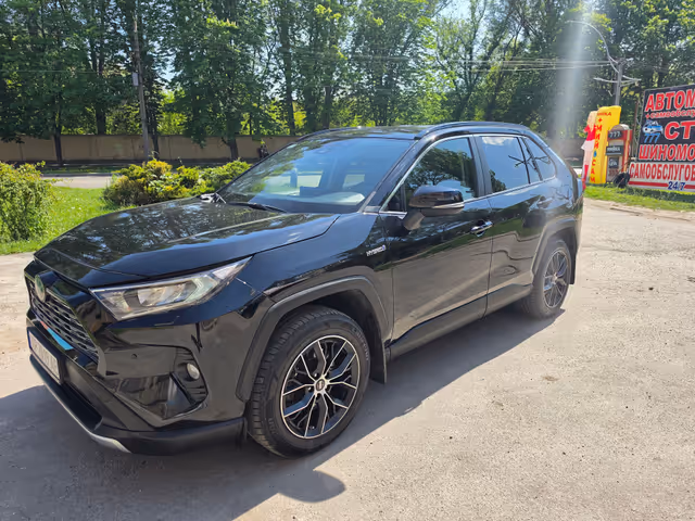 Toyota RAV4 - фото 1