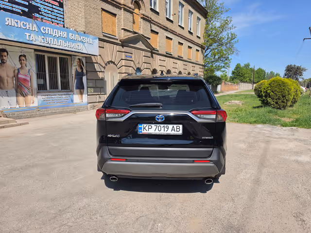 Toyota RAV4 - фото 3
