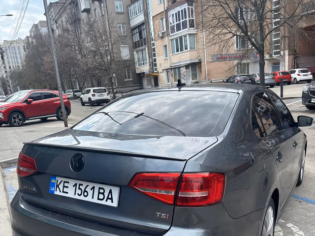 Volkswagen Jetta - фото 5