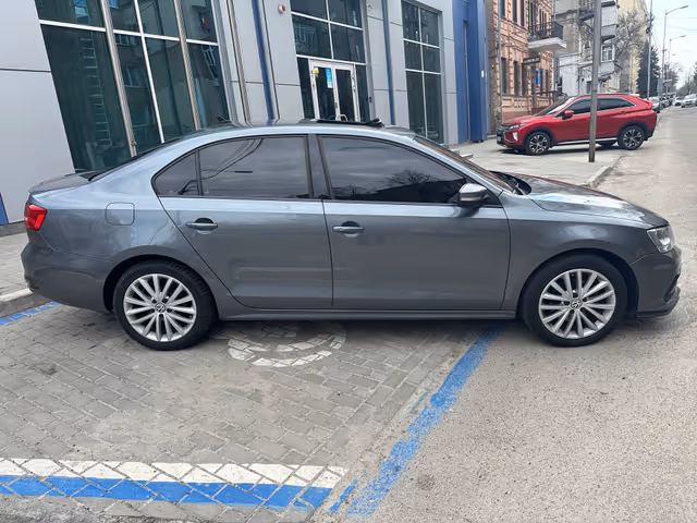 Volkswagen Jetta - фото 4
