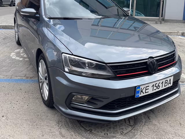 Volkswagen Jetta - фото 1